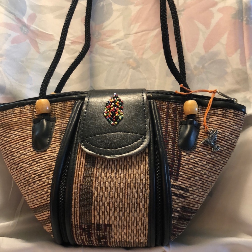 Cute little basket type shoulder bag 12.5x8” - 11” drop